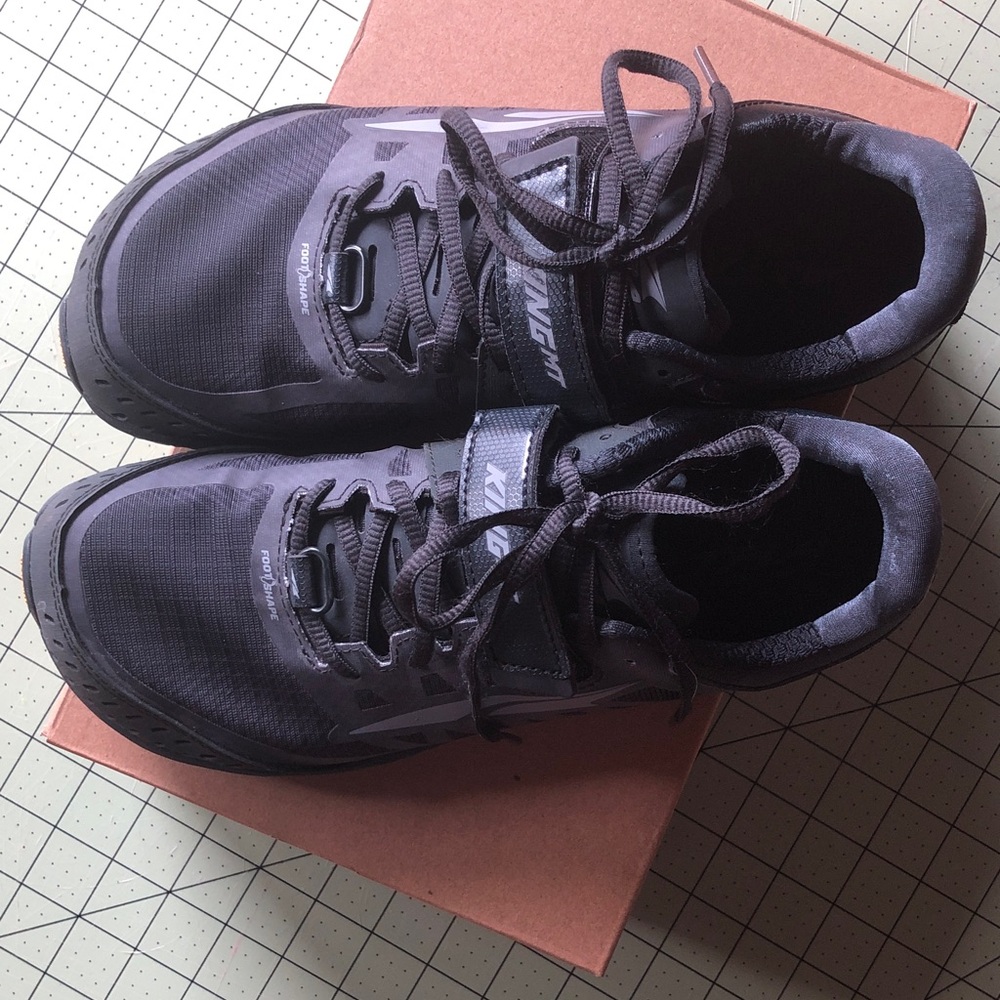 Altra women’s King MT 2 like new size 8 - Picture 2 of 9